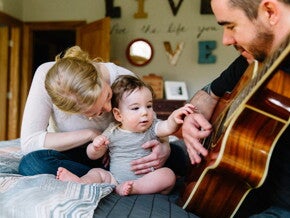 Beneficios de la música en los bebés y en niños pequeños Beneficios de la música en los bebés y en niños pequeños