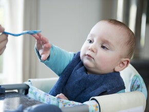 Las señales de satisfacción y hambre de tu bebé de 6 a 7 o de 8 a 12 meses de edad Las señales de satisfacción y hambre de tu bebé de 6 a 7 o de 8 a 12 meses de edad